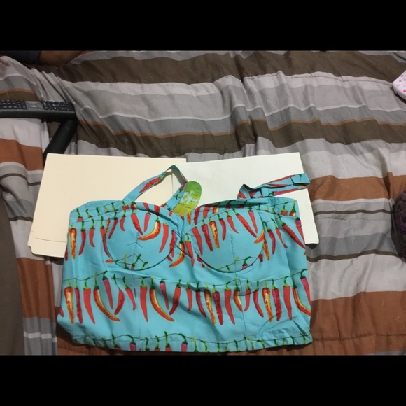 Cute chili pepper crop top - Picture 5 of 6